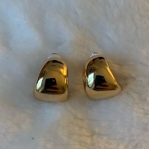 Clip on chunky golden earrings